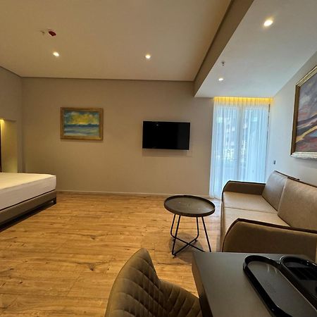 Arka Art Hotel ติรานา ภายนอก รูปภาพ A room at the hotel