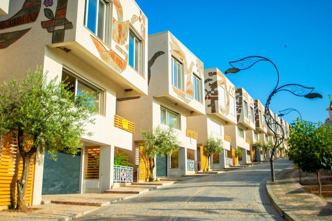 Arka Art Hotel ติรานา ภายนอก รูปภาพ Residential neighborhood in the city of Murcia