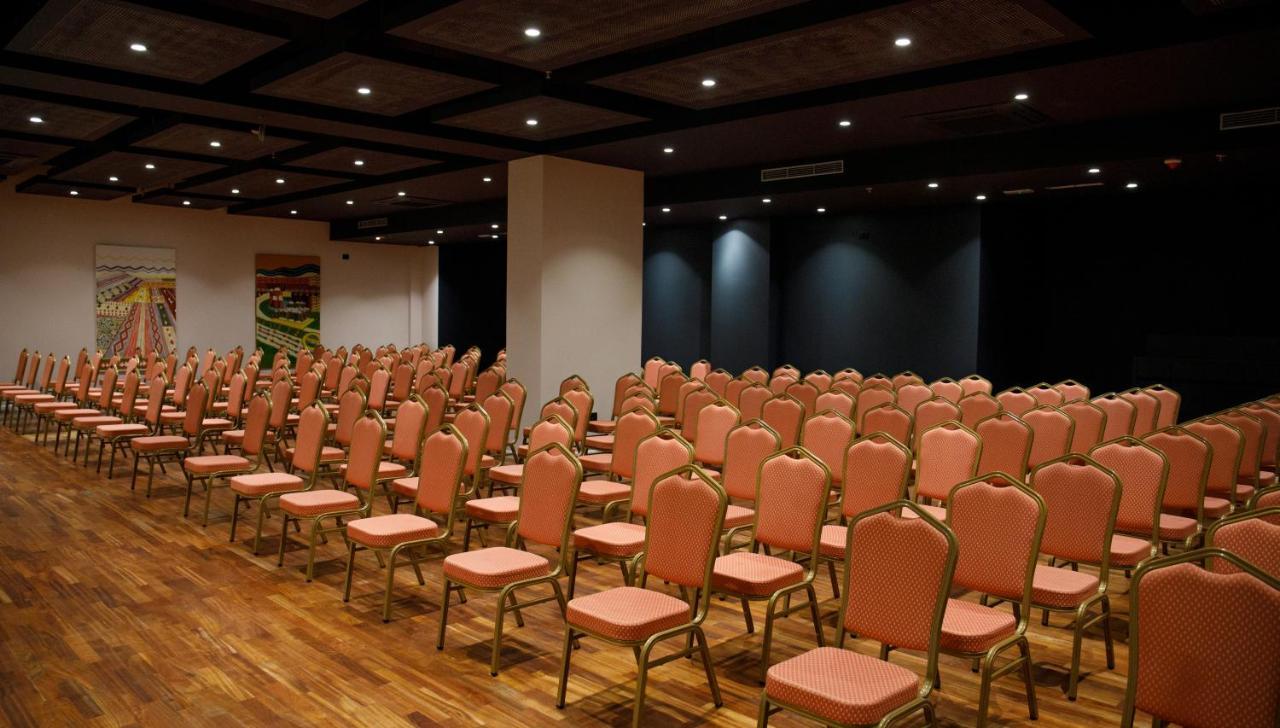 Arka Art Hotel ติรานา ภายนอก รูปภาพ Auditorium