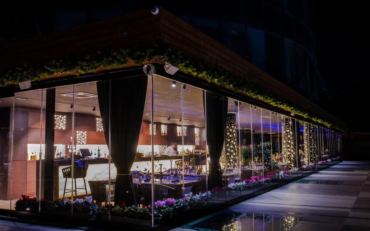 Arka Art Hotel ติรานา ภายนอก รูปภาพ The restaurant at night