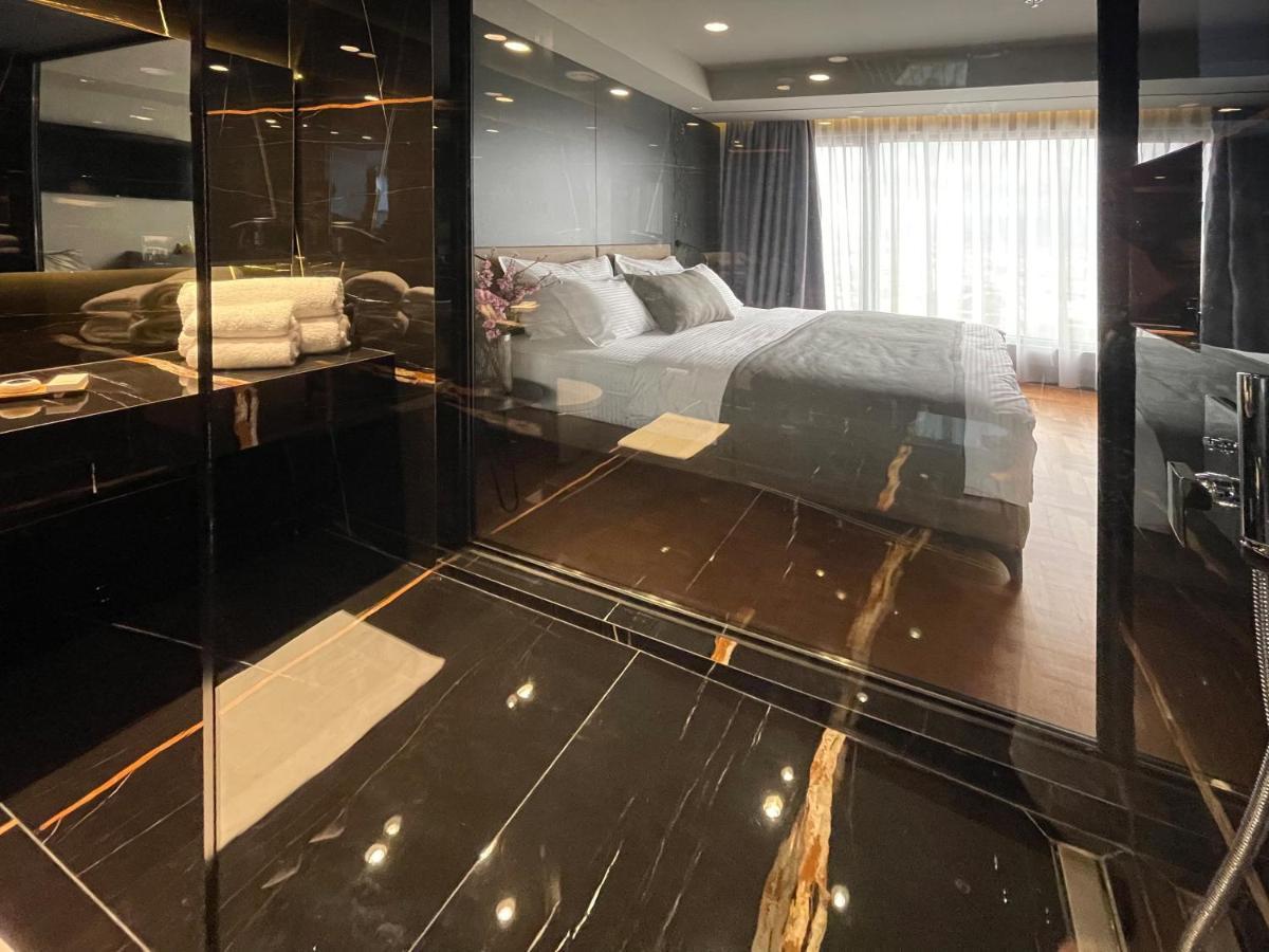 Arka Art Hotel ติรานา ภายนอก รูปภาพ A room at the hotel