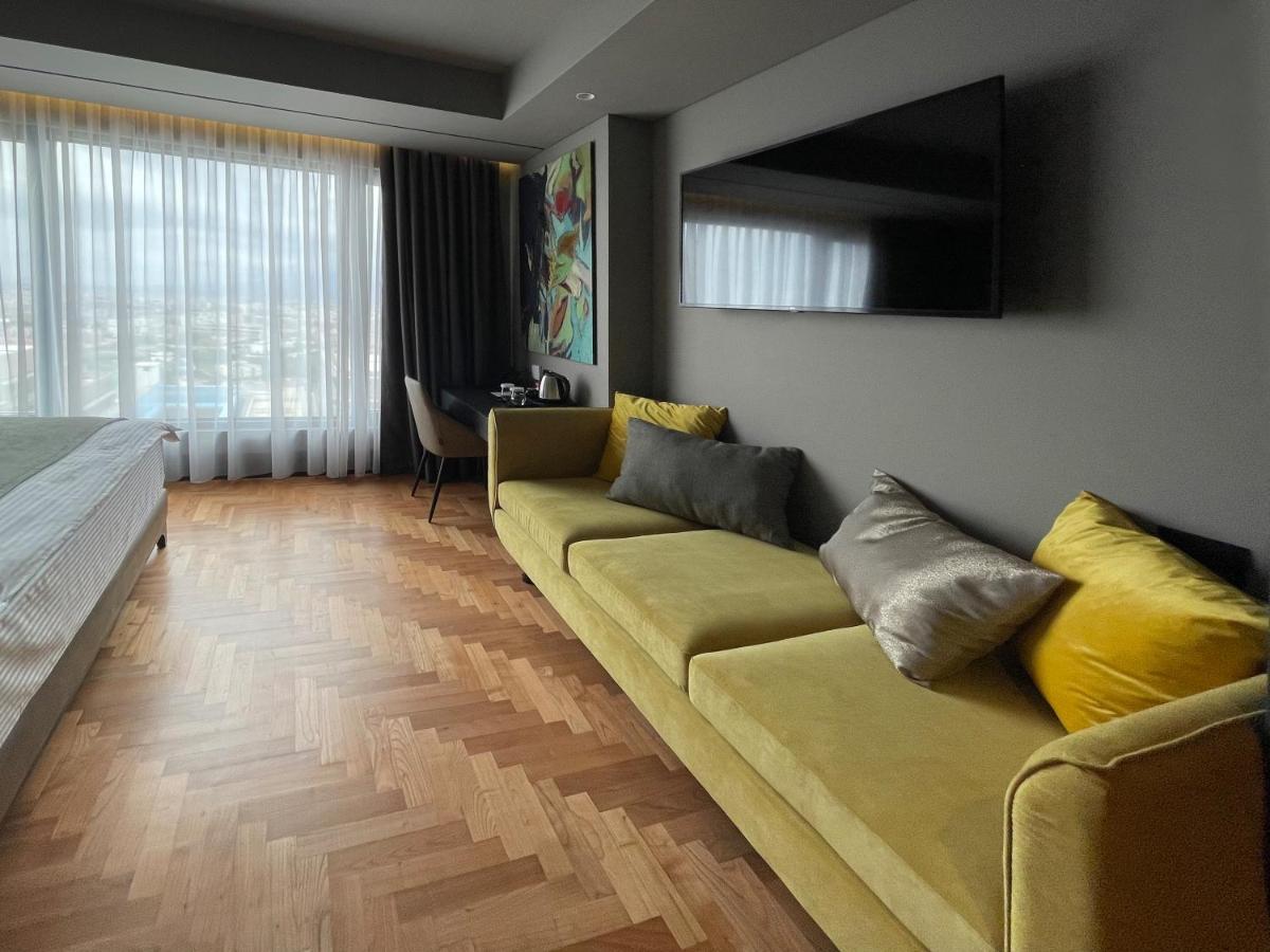 Arka Art Hotel ติรานา ภายนอก รูปภาพ A suite at the hotel