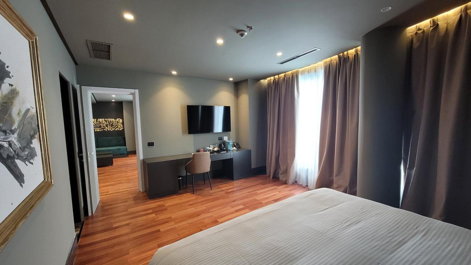 Arka Art Hotel ติรานา ภายนอก รูปภาพ Suite room