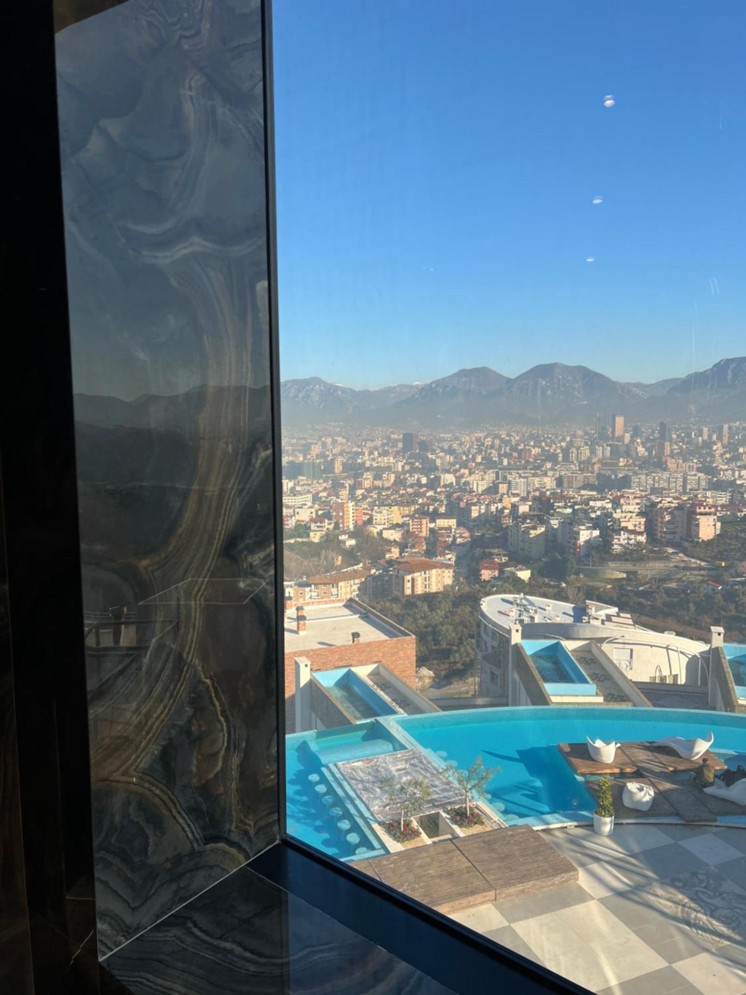 Arka Art Hotel ติรานา ภายนอก รูปภาพ View of the city from the hotel