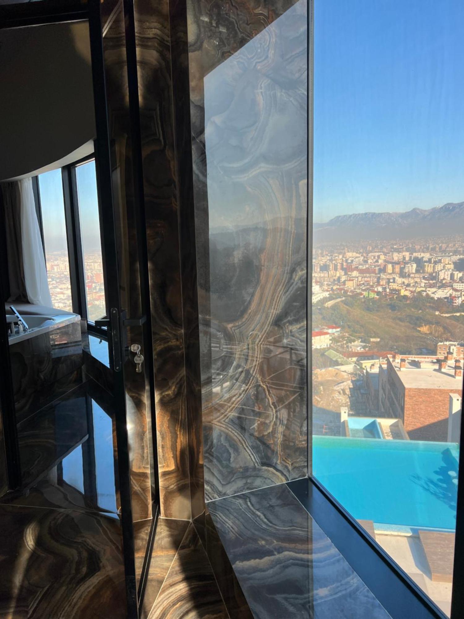 Arka Art Hotel ติรานา ภายนอก รูปภาพ View from the 100th floor