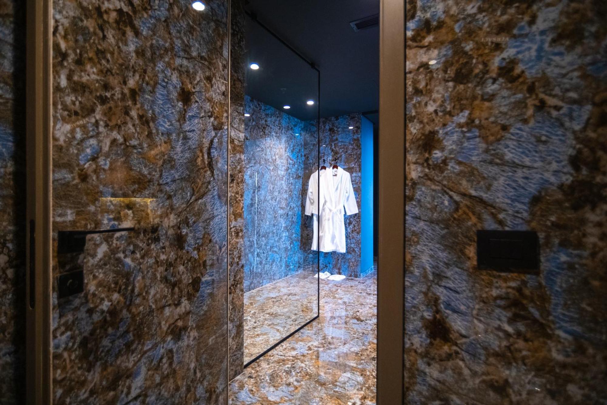 Arka Art Hotel ติรานา ภายนอก รูปภาพ Bathroom