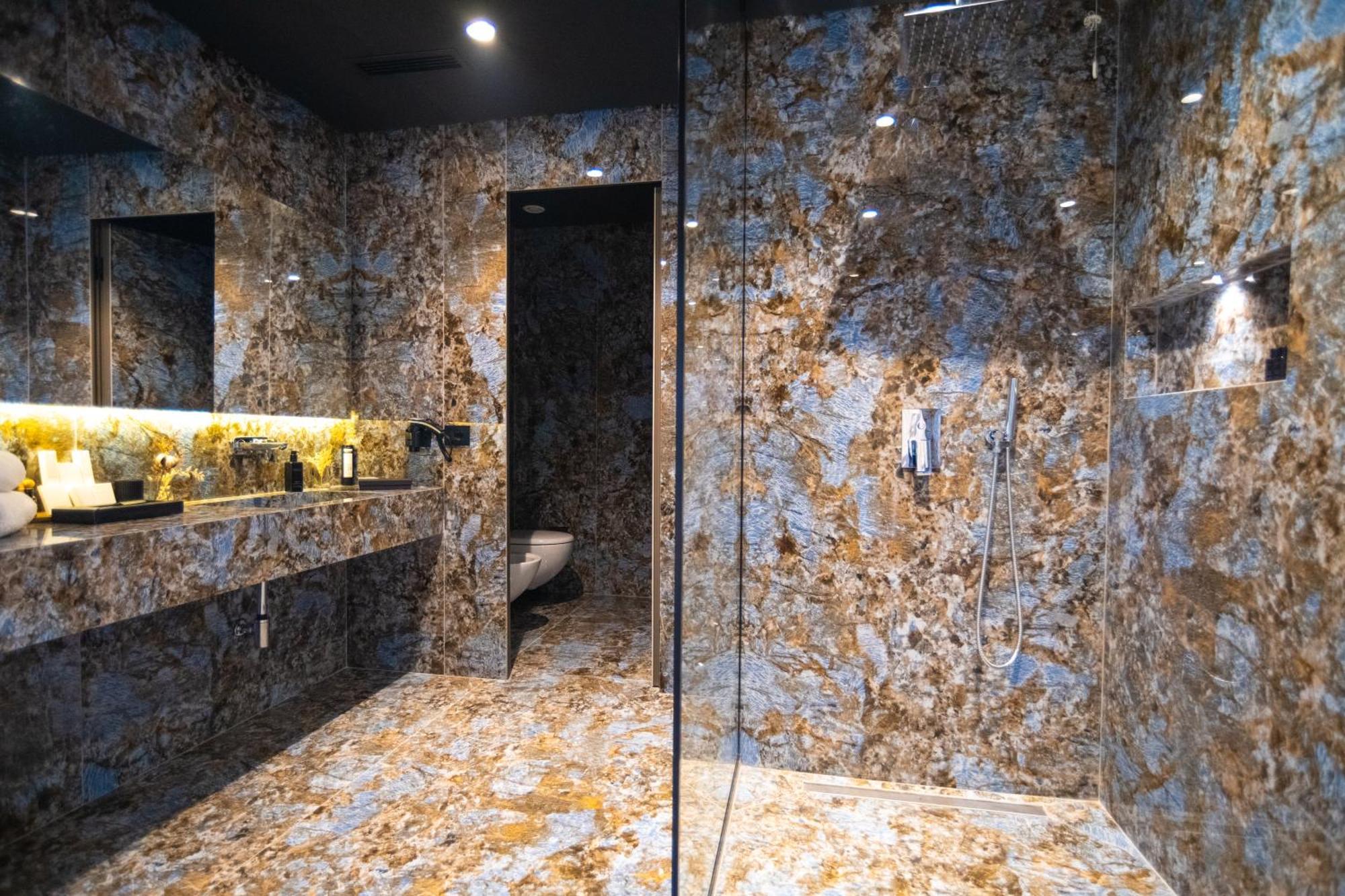 Arka Art Hotel ติรานา ภายนอก รูปภาพ Bathroom in the hotel