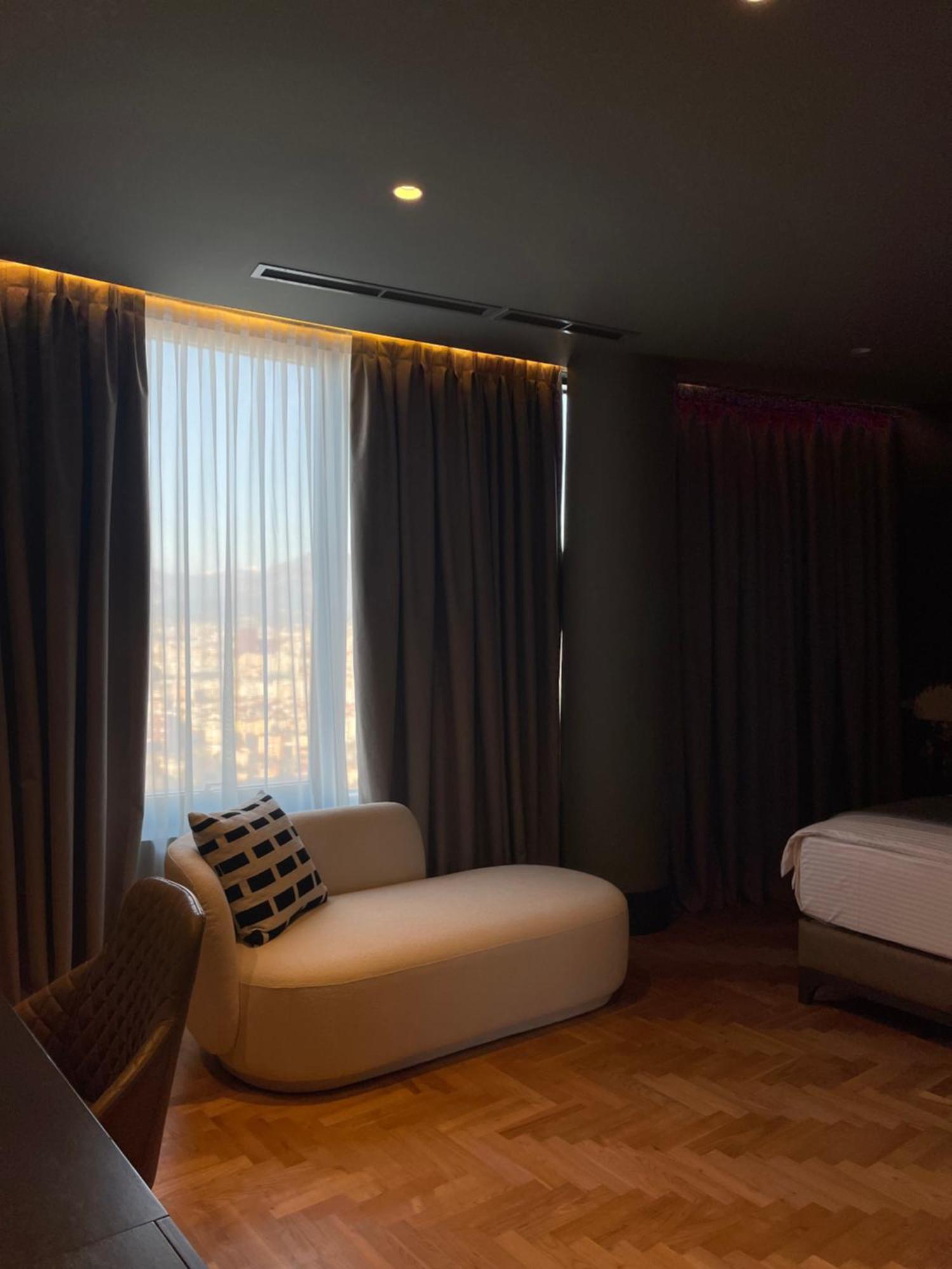 Arka Art Hotel ติรานา ภายนอก รูปภาพ A room at the hotel