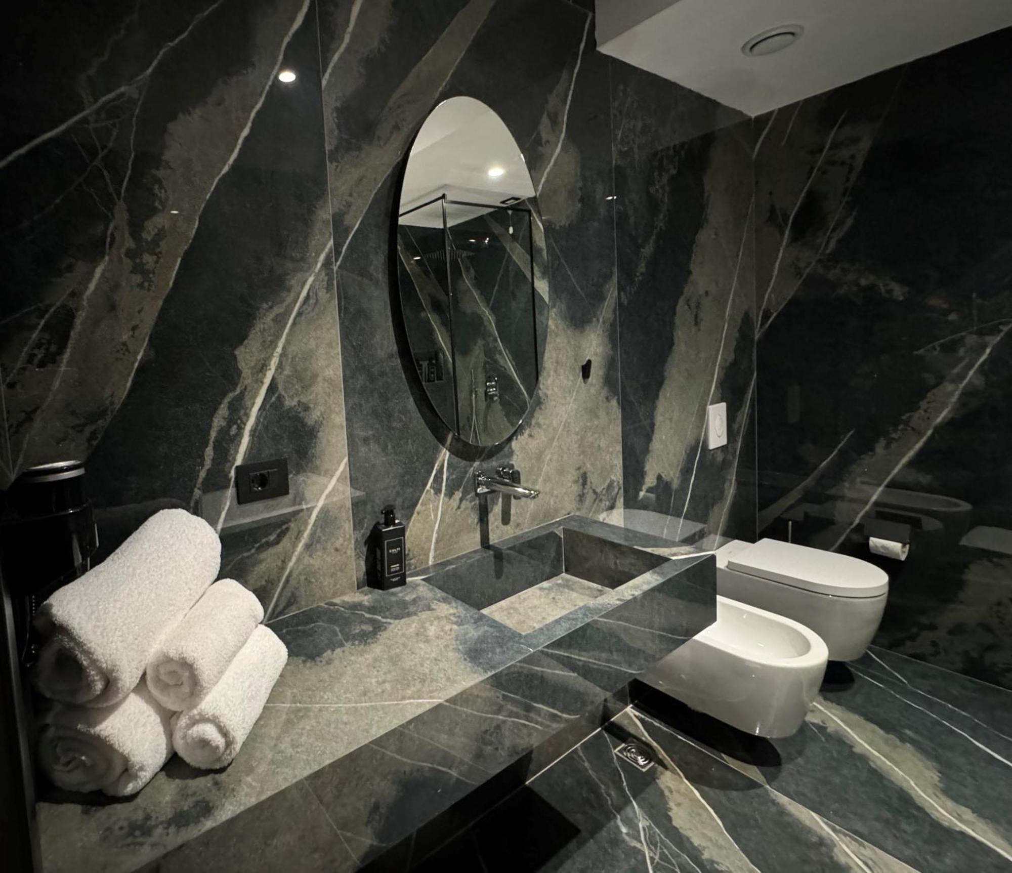 Arka Art Hotel ติรานา ภายนอก รูปภาพ Bathroom